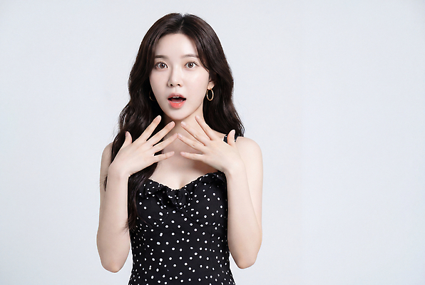 JPG 모델 편집이미지 원피스 여자 얼굴 포즈 장신구 표정 성인 뷰티 머리카락 검은색 사진촬영 놀람 의료성형뷰티 스타일 편집실사 AI인물포토 AI콘텐츠 옷 감정 컬러 사람 신체부위 머리 촬영 CG 파일형식 AI포토