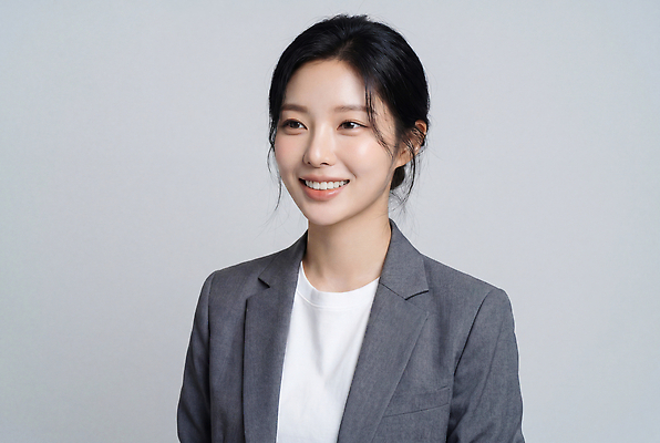 JPG 편집이미지 옷 여자 얼굴 포즈 직장 표정 미소 정장 상반신 성인 도시 비즈니스우먼 전문직 의료성형뷰티 편집실사 AI인물포토 AI콘텐츠 직업 회사 비즈니스 사람 신체부위 직장인 CG 파일형식 AI포토