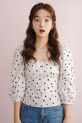 JPG 모델 편집이미지 헤어스타일 옷 여자 패션 셔츠 표정 성인 뷰티 촬영 놀람 점박이 의료성형뷰티 스타일 편집실사 AI인물포토 AI콘텐츠 감정 상의 사람 CG 파일형식 AI포토