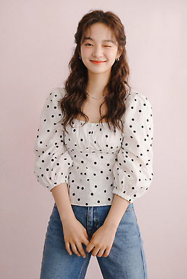 JPG 편집이미지 헤어스타일 여자 패션 포즈 장신구 웃음 성인 캐주얼 청바지 초상화 의료성형뷰티 스타일 편집실사 AI인물포토 AI콘텐츠 옷 바지 표정 사람 CG 그림 파일형식 AI포토 하의