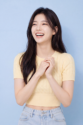 JPG 모델 편집이미지 옷 여자 패션 표정 웃음 성인 파란색 노란색 사진촬영 촬영 즐거움 의료성형뷰티 스타일 편집실사 AI인물포토 AI콘텐츠 감정 컬러 사람 CG 파일형식 AI포토