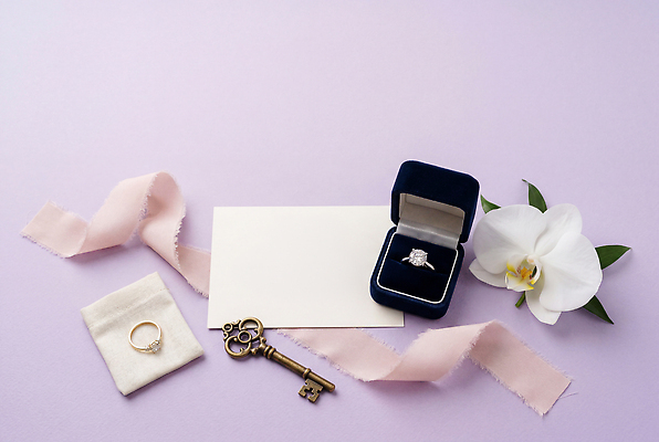 JPG 편집이미지 꽃 종이 결혼 프로포즈 장신구 열쇠 장식 파티 반지 보석 준비 결혼반지 예물반지 편집실사 AI포토 AI콘텐츠 식물 이벤트 광석 CG 파일형식