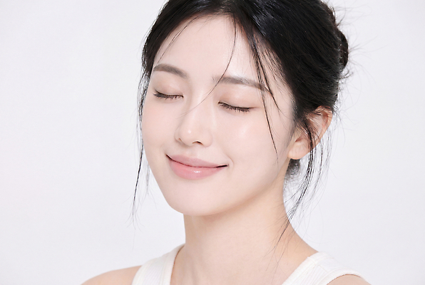 JPG 편집이미지 여자 행복 감정 얼굴 포즈 자연 표정 미소 뷰티 머리카락 눈 피부 피부관리 뷰티풀 의료성형뷰티 편집실사 AI인물포토 AI콘텐츠 사람 신체부위 머리 CG 생태계 파일형식 AI포토
