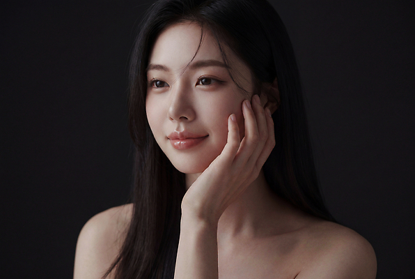 컨셉 사람 신체부위 뷰티 CG 파일형식 AI포토 모델 얼굴 손 생각 여자 포즈 뷰티풀 매력적 헤어스타일 감정 편집실사 편집이미지 JPG 피부관리 피부 AI인물포토 AI콘텐츠 의료성형뷰티