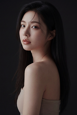 JPG 모델 편집이미지 긴머리 여자 패션 표정 사람 화장 뷰티 피부 피부관리 뷰티풀 편집실사 AI인물포토 AI콘텐츠 헤어스타일 신체부위 CG 파일형식 AI포토