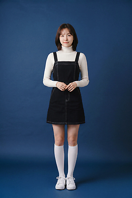 옷 컬러 셔츠 CG 파일형식 AI포토 모델 원피스 파란색 백그라운드 흰색 티셔츠 양말 패션 사람 스튜디오 편집실사 편집이미지 JPG AI인물포토 AI콘텐츠 의료성형뷰티
