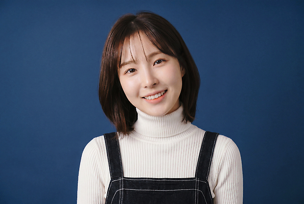 감정 컨셉 셔츠 표정 사람 CG 파일형식 AI포토 여자 미소 백그라운드 티셔츠 스타일 포즈 즐거움 분위기 편집실사 편집이미지 JPG AI인물포토 AI콘텐츠 의료성형뷰티