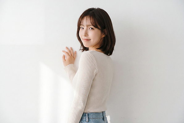 표정 사람 라이프 CG 파일형식 AI포토 여자 미소 포즈 일상 스타일 패션 웃음 편집실사 편집이미지 JPG AI인물포토 AI콘텐츠 의료성형뷰티