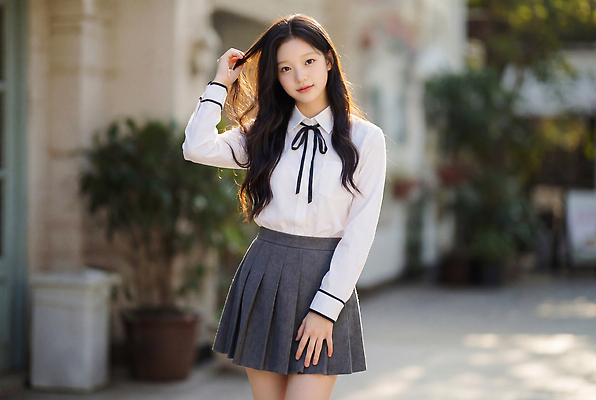 JPG 편집이미지 학생 긴머리 여학생 여자 교복 학교 청소년 미소 일상 치마 블라우스 편집실사 AI인물포토 AI콘텐츠 헤어스타일 옷 교육 상의 하의 표정 사람 라이프 CG 파일형식 AI포토 생활