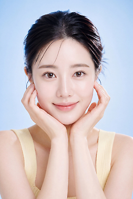 JPG 편집이미지 손 여자 얼굴 포즈 표정 밝음 미소 사람 뷰티 머리 피부 꽃받침 뷰티풀 의료성형뷰티 편집실사 AI인물포토 AI콘텐츠 손짓 신체부위 CG 파일형식 AI포토 모션
