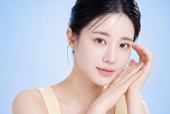 JPG 편집이미지 손 여자 얼굴 미소 뷰티 뷰티풀 의료성형뷰티 편집실사 AI인물포토 AI콘텐츠 표정 사람 신체부위 CG 파일형식 AI포토