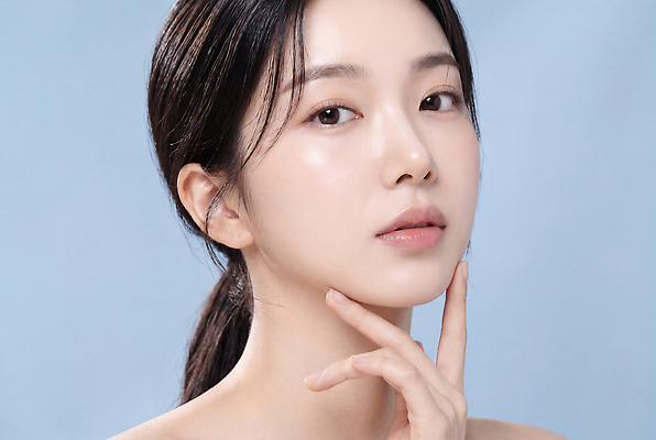 JPG 모델 편집이미지 손 여자 얼굴 생머리 표정 화장 뷰티 머리 피부 피부관리 뷰티풀 의료성형뷰티 편집실사 AI인물포토 AI콘텐츠 헤어스타일 사람 신체부위 CG 파일형식 AI포토