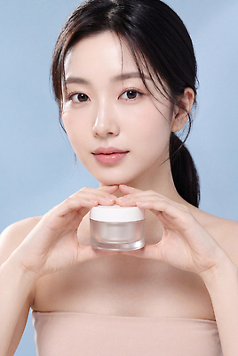 JPG 편집이미지 손 여자 건강 뷰티 화장품 상품 피부 피부관리 스킨 스킨케어 의료성형뷰티 편집실사 AI인물포토 AI콘텐츠 사람 신체부위 CG 파일형식 AI포토
