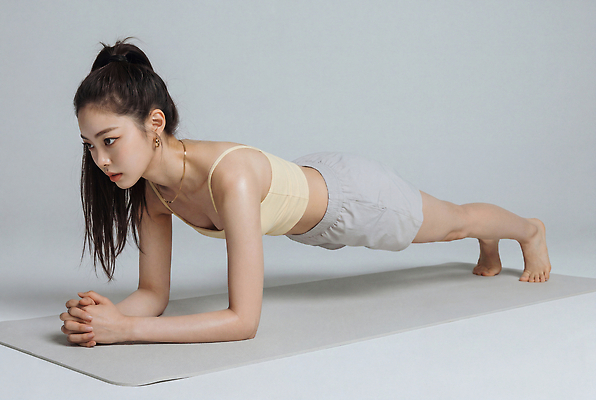 JPG 편집이미지 여자 포즈 신체 근육 건강 운동 헬스 스트레칭 집중 체조 의료성형뷰티 플랭크 편집실사 AI인물포토 AI콘텐츠 컨셉 사람 CG 파일형식 AI포토