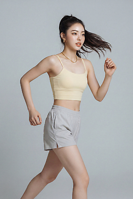 JPG 편집이미지 여자 스포츠 운동선수 실내 건강 운동복 달리기 운동 헬스 스트레칭 힘 활발 의료성형뷰티 편집실사 AI인물포토 AI콘텐츠 옷 컨셉 모션 사람 내부 CG 파일형식 AI포토