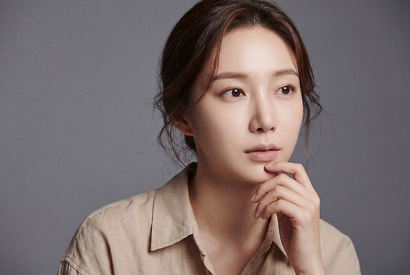 JPG 모델 편집이미지 여자 셔츠 생각 표정 성인 사진촬영 린넨 의료성형뷰티 편집실사 AI인물포토 AI콘텐츠 상의 사람 촬영 직물 CG 파일형식 AI포토 옷