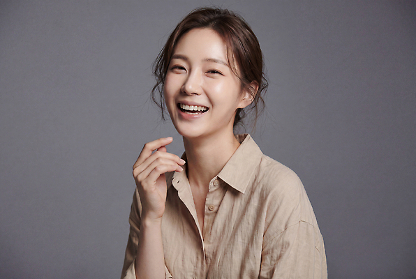 JPG 모델 편집이미지 여자 행복 갈색머리 표정 웃음 성인 촬영 편안함 린넨 의료성형뷰티 편집실사 AI인물포토 AI콘텐츠 헤어스타일 감정 사람 직물 감각 CG 파일형식 AI포토