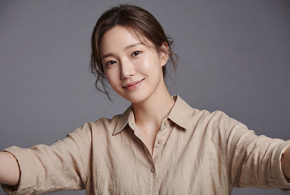 JPG 모델 편집이미지 옷 여자 셔츠 표정 미소 성인 촬영 린넨 의료성형뷰티 스타일 편집실사 AI인물포토 AI콘텐츠 상의 사람 직물 CG 파일형식 AI포토