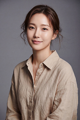 JPG 편집이미지 헤어스타일 여자 얼굴 셔츠 표정 미소 성인 촬영 린넨 의료성형뷰티 스타일 편집실사 AI인물포토 AI콘텐츠 상의 사람 신체부위 직물 CG 파일형식 AI포토 옷