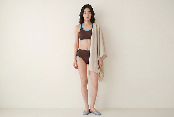 JPG 편집이미지 여자 패션 수영복 스포츠 휴식 서기 성인 여름 수건 수영 모던 어깨 비치웨어 비치타올 의료성형뷰티 스타일 편집실사 AI인물포토 AI콘텐츠 옷 계절 컨셉 모션 사람 신체부위 위생용품 수상스포츠 CG 파일형식 AI포토 생활용품 오브젝트