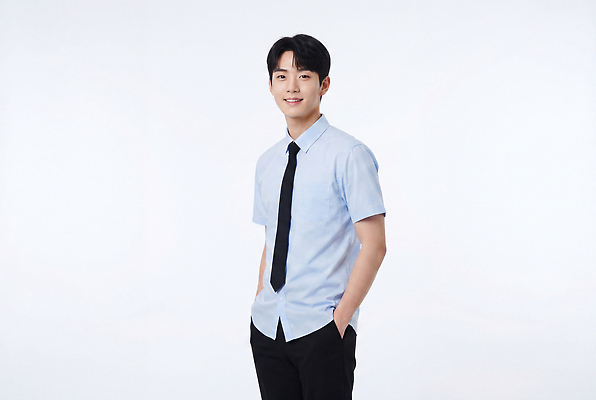 JPG 편집이미지 옷 남자 교복 남학생 포즈 셔츠 청소년 고등학생 넥타이 서기 웃음 주머니 의료성형뷰티 스타일 편집실사 AI인물포토 AI콘텐츠 학생 잡화 상의 모션 표정 사람 CG 파일형식 AI포토