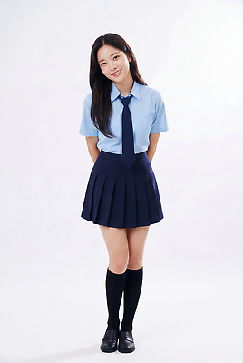 JPG 편집이미지 학생 여학생 여자 교복 하늘색 학교 청소년 넥타이 웃음 치마 의료성형뷰티 편집실사 AI인물포토 AI콘텐츠 잡화 옷 교육 하의 표정 사람 파란색 CG 파일형식 AI포토 컬러