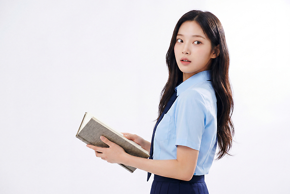 JPG 편집이미지 학생 여학생 여자 교복 포즈 셔츠 학교 청소년 표정 책 학습 독서 의료성형뷰티 편집실사 AI인물포토 AI콘텐츠 옷 교육 상의 사람 CG 파일형식 AI포토