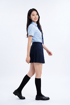 JPG 편집이미지 학생 여학생 여자 패션 교복 학교 청소년 미소 치마 걷기 의료성형뷰티 편집실사 AI인물포토 AI콘텐츠 옷 교육 모션 하의 표정 사람 CG 파일형식 AI포토
