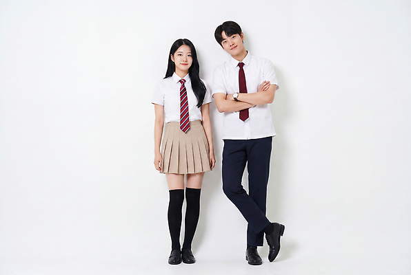 JPG 편집이미지 학생 긴머리 커플 여학생 패션 교복 남학생 학교 청소년 짧은머리 한국 친구 청춘 팔짱 의료성형뷰티 편집실사 AI인물포토 AI콘텐츠 헤어스타일 옷 여자 교육 남자 아시아 컨셉 관계 모션 사람 CG 파일형식 AI포토 나라