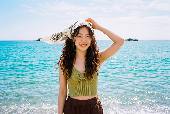 JPG 편집이미지 여자 물결 바다 여행 자연 하늘 웃음 해변 여름 운동복 스카프 물가 즐거움 소통 의료성형뷰티 편집실사 AI인물포토 AI콘텐츠 옷 계절 감정 컨셉 표정 사람 풍경 목도리 CG 생태계 파일형식 AI포토 잡화