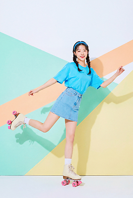 JPG 편집이미지 여자 포즈 캐주얼 운동 스케이트 머리띠 롤러블레이드 즐거움 다리들기 의료성형뷰티 편집실사 AI인물포토 AI콘텐츠 옷 감정 스포츠용품 장신구 모션 건강 사람 취미 CG 파일형식 AI포토 스포츠 오브젝트
