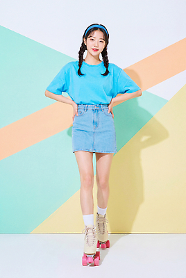 JPG 편집이미지 여자 패션 포즈 티셔츠 치마 운동 스케이트 머리띠 롤러블레이드 즐거움 의료성형뷰티 편집실사 AI인물포토 AI콘텐츠 감정 스포츠용품 셔츠 장신구 하의 건강 사람 취미 CG 파일형식 AI포토 옷 스포츠 상의 오브젝트