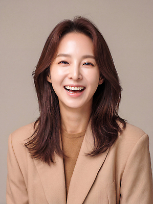 JPG 편집이미지 옷 여자 행복 표정 미소 갈색 재킷 매력적 분위기 의료성형뷰티 편집실사 AI인물포토 AI콘텐츠 감정 컬러 컨셉 사람 외투 CG 파일형식 AI포토 상의