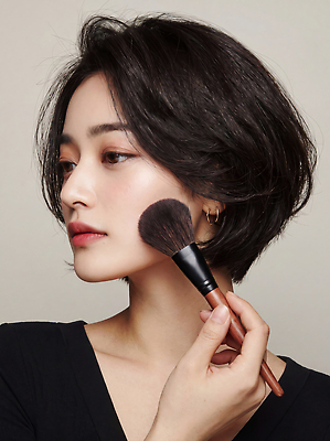 JPG 편집이미지 헤어스타일 여자 얼굴 포즈 짧은머리 화장 뷰티 붓 피부 준비 의료성형뷰티 편집실사 AI인물포토 AI콘텐츠 사람 신체부위 CG 파일형식 AI포토