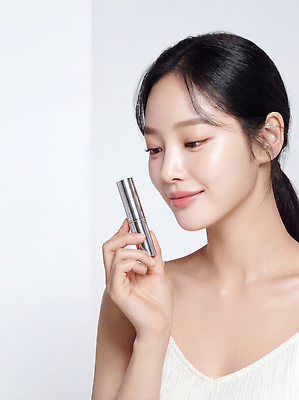 JPG 모델 편집이미지 손 여자 얼굴 미소 화장 뷰티 화장품 상품 피부 스킨케어 의료성형뷰티 편집실사 AI인물포토 AI콘텐츠 표정 사람 신체부위 CG 파일형식 AI포토