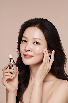 JPG 편집이미지 여자 관리 미소 뷰티 상품 피부 피부관리 스킨케어 뷰티풀 살구색 의료성형뷰티 피부톤 세럼 편집실사 AI인물포토 AI콘텐츠 컬러 표정 사람 신체부위 화장품 CG 파일형식 AI포토