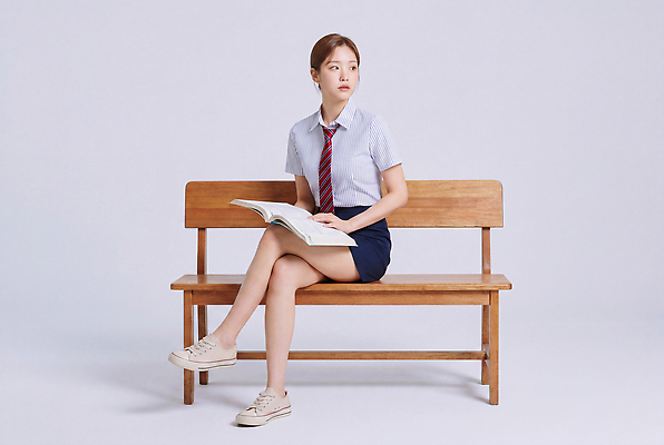 JPG 편집이미지 학생 여자 교복 벤치 학교 스튜디오 일상 생활 책 학습 읽기 의료성형뷰티 편집실사 AI인물포토 AI콘텐츠 옷 교육 의자 모션 사람 라이프 CG 파일형식 AI포토 가구 생활용품 오브젝트