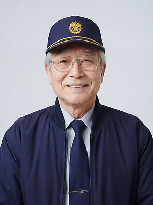 JPG 편집이미지 모자 옷 노년 남자 얼굴 표정 웃음 눈 경비원 의료성형뷰티 편집실사 AI인물포토 AI콘텐츠 직업 잡화 사람 성인 신체부위 CG 파일형식 AI포토