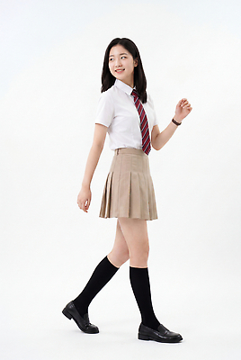 JPG 편집이미지 학생 여학생 교복 포즈 셔츠 학교 청소년 넥타이 일상 치마 걷기 의료성형뷰티 편집실사 AI인물포토 AI콘텐츠 잡화 옷 여자 교육 상의 모션 하의 사람 라이프 CG 파일형식 AI포토 생활