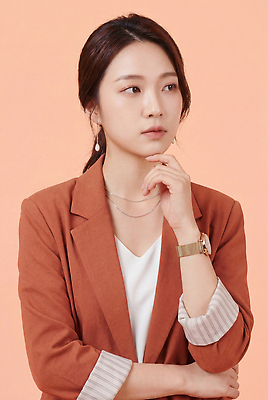 JPG 모델 편집이미지 여자 포즈 생각 표정 정장 성인 캐주얼 촬영 비즈니스우먼 의료성형뷰티 스타일 코랄 편집실사 AI인물포토 AI콘텐츠 옷 컬러 비즈니스 사람 직장인 CG 파일형식 AI포토 직업