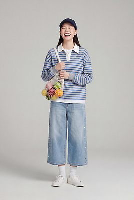 JPG 편집이미지 여자 패션 행복 가방 과일 실내 미소 웃음 캐주얼 줄무늬 의료성형뷰티 스타일 편집실사 AI인물포토 AI콘텐츠 잡화 옷 감정 무늬 표정 사람 내부 CG 파일형식 AI포토