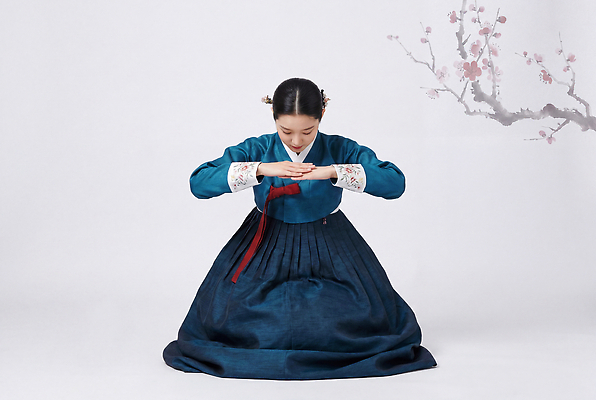 JPG 나무 편집이미지 전통 손 옷 여자 꽃 문화 한국 실내 예절 한복 매화 무릎 의료성형뷰티 편집실사 AI인물포토 AI콘텐츠 식물 한국전통 아시아 사람 내부 신체부위 전통의상 CG 파일형식 AI포토 나라