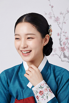 JPG 편집이미지 손 여자 꽃 문화 한국 미소 웃음 전통의상 한복 매화 뷰티풀 의료성형뷰티 스타일 편집실사 AI인물포토 AI콘텐츠 식물 한국전통 전통 아시아 표정 사람 신체부위 CG 파일형식 AI포토 나라