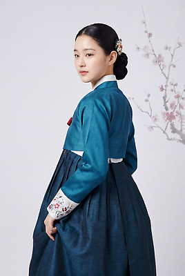 JPG 나무 편집이미지 전통 옷 여자 문화 한국 옆모습 촬영 한복 매화 뷰티풀 의료성형뷰티 스타일 편집실사 AI인물포토 AI콘텐츠 식물 한국전통 꽃 아시아 뷰포인트 사람 전통의상 CG 파일형식 AI포토 나라