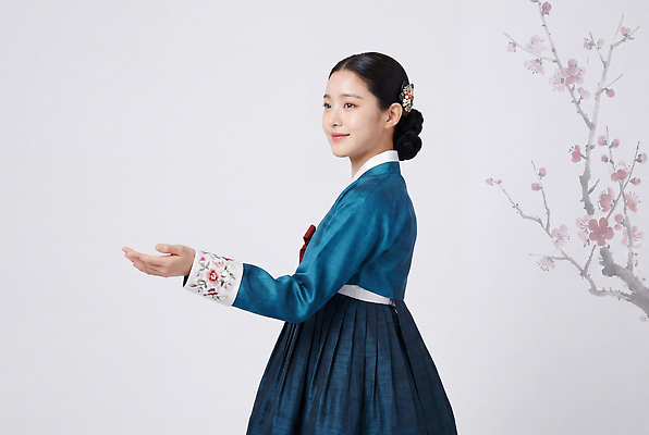 JPG 편집이미지 전통 손 옷 여자 꽃 문화 기념 한국 한복 오른쪽 매화 뷰티풀 의료성형뷰티 편집실사 AI인물포토 AI콘텐츠 식물 한국전통 아시아 사람 신체부위 전통의상 방향 CG 파일형식 AI포토 나라