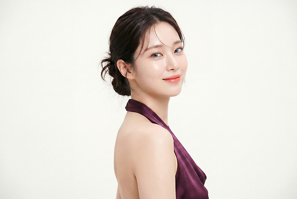 JPG 편집이미지 헤어스타일 여자 패션 포즈 미소 웃음 머리 보라색 촬영 단정 뷰티풀 의료성형뷰티 스타일 편집실사 AI인물포토 AI콘텐츠 컬러 컨셉 표정 사람 신체부위 CG 파일형식 AI포토