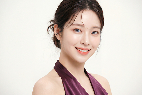 JPG 모델 편집이미지 헤어스타일 여자 패션 포즈 스튜디오 미소 웃음 사진촬영 스킨케어 뷰티풀 의료성형뷰티 스타일 편집실사 AI인물포토 AI콘텐츠 표정 사람 뷰티 촬영 CG 파일형식 AI포토