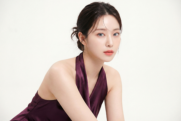 JPG 모델 편집이미지 헤어스타일 시선 여자 패션 얼굴 포즈 스튜디오 앉기 뷰티 사진촬영 촬영 의료성형뷰티 스타일 편집실사 AI인물포토 AI콘텐츠 모션 사람 신체부위 CG 파일형식 AI포토
