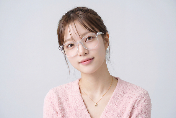 JPG 편집이미지 여자 패션 안경 분홍색 표정 청춘 머리 스웨터 피부 의료성형뷰티 스타일 편집실사 AI인물포토 AI콘텐츠 잡화 컬러 컨셉 상의 사람 신체부위 CG 파일형식 AI포토 옷