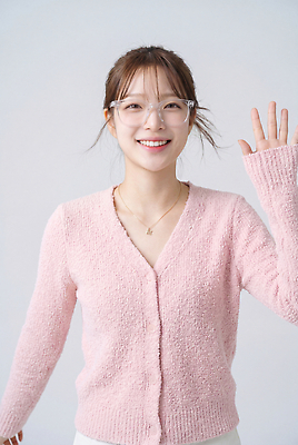 JPG 편집이미지 손 옷 여자 패션 감정 분홍색 밝음 웃음 일상 스웨터 의료성형뷰티 스타일 편집실사 AI인물포토 AI콘텐츠 컬러 상의 표정 사람 라이프 신체부위 CG 파일형식 AI포토 생활